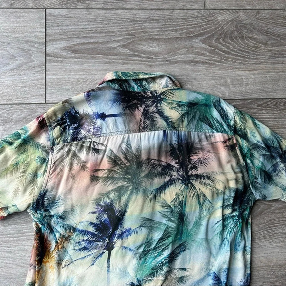 Guess Rogan Pacific Palms  Regular-Fit Button-Down Shirt - Picture 14 of 14